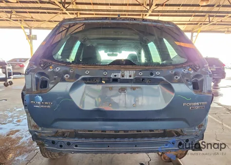 2020 Subaru Forester Touring z USA, uszkodzony, nr VIN JF2SKAXC3LH439760